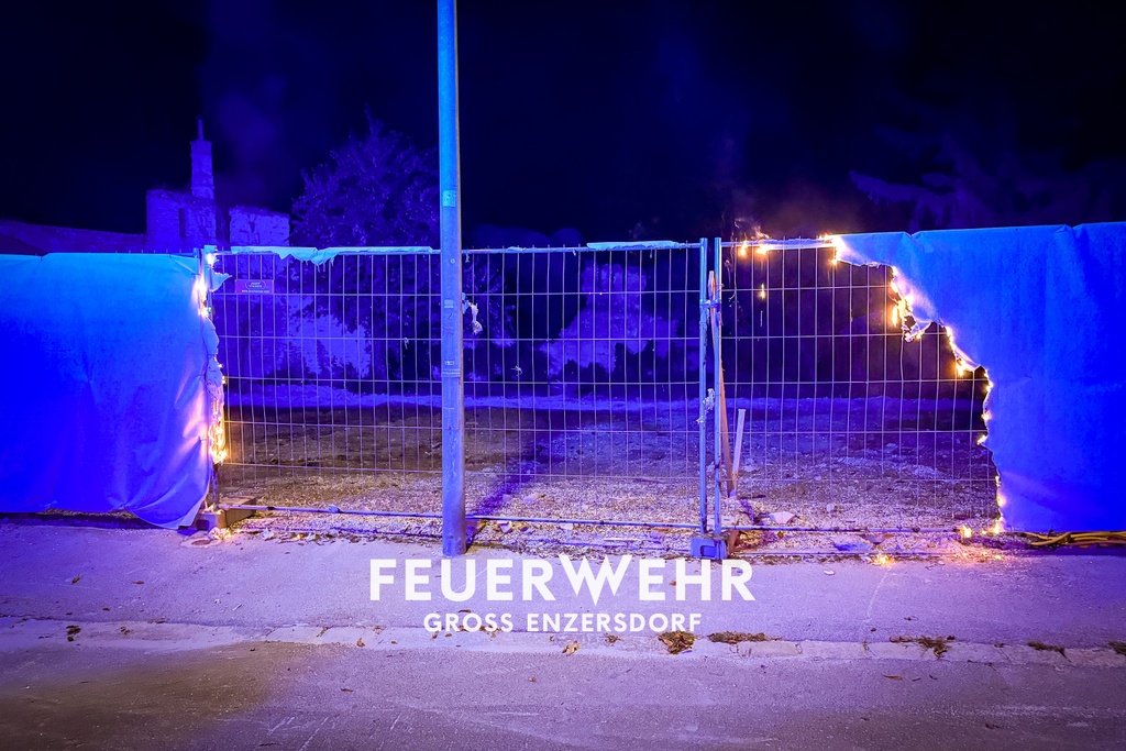 Brand eines Bauzaunes