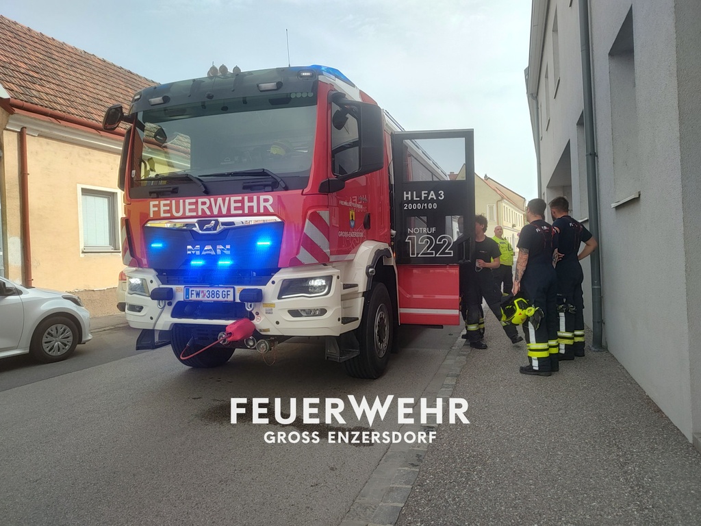 Straße mit Asbestresten verunreinigt
