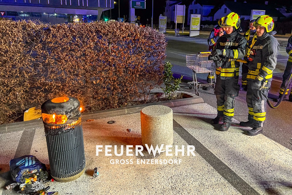 B1 Müllbehälterbrand im Marchfeldcenter