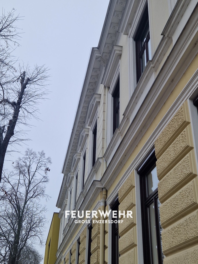 Dachlawine drohte abzustürzen