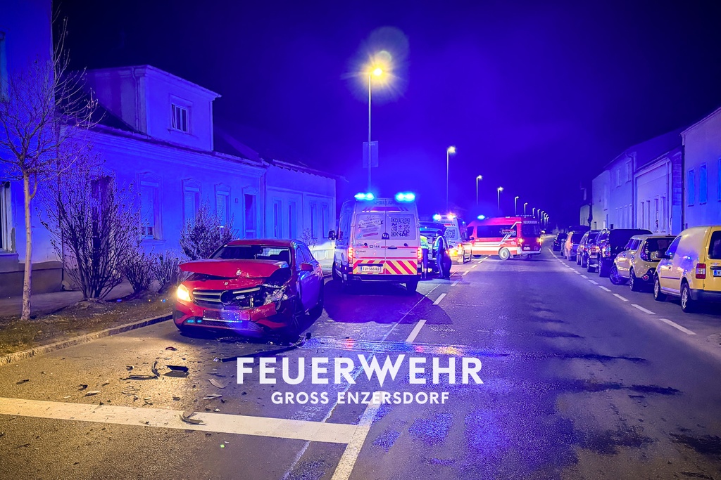 T1 Verkehrsunfall mit zwei PKW