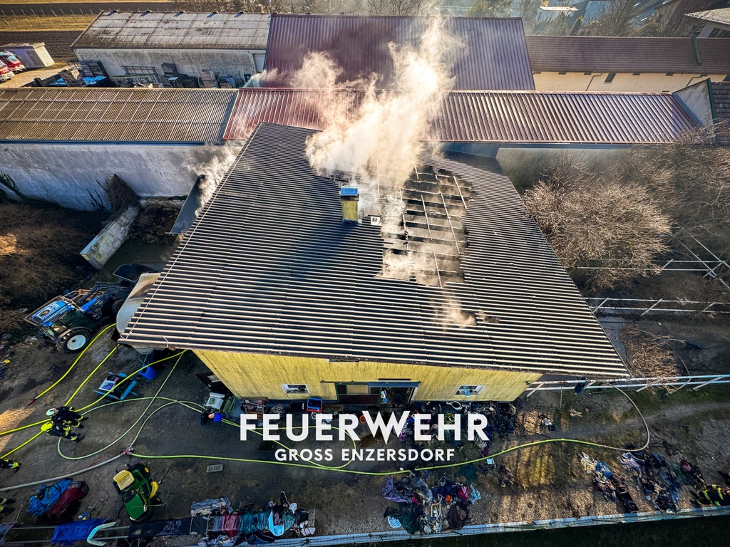 B3 Landwirtschaftliches Gebäude in Vollbrand