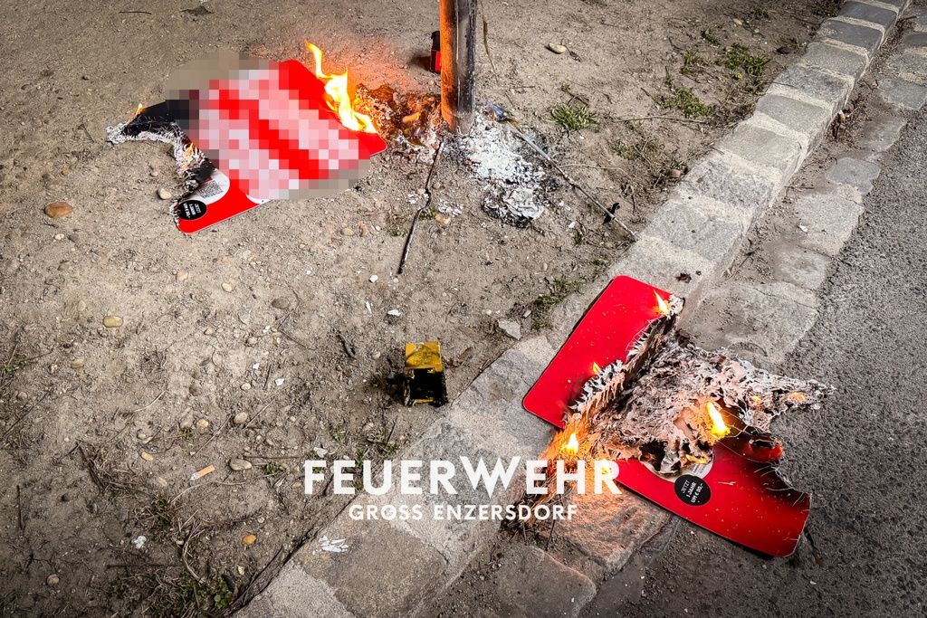 Brand eines Zeitungsaufhänger
